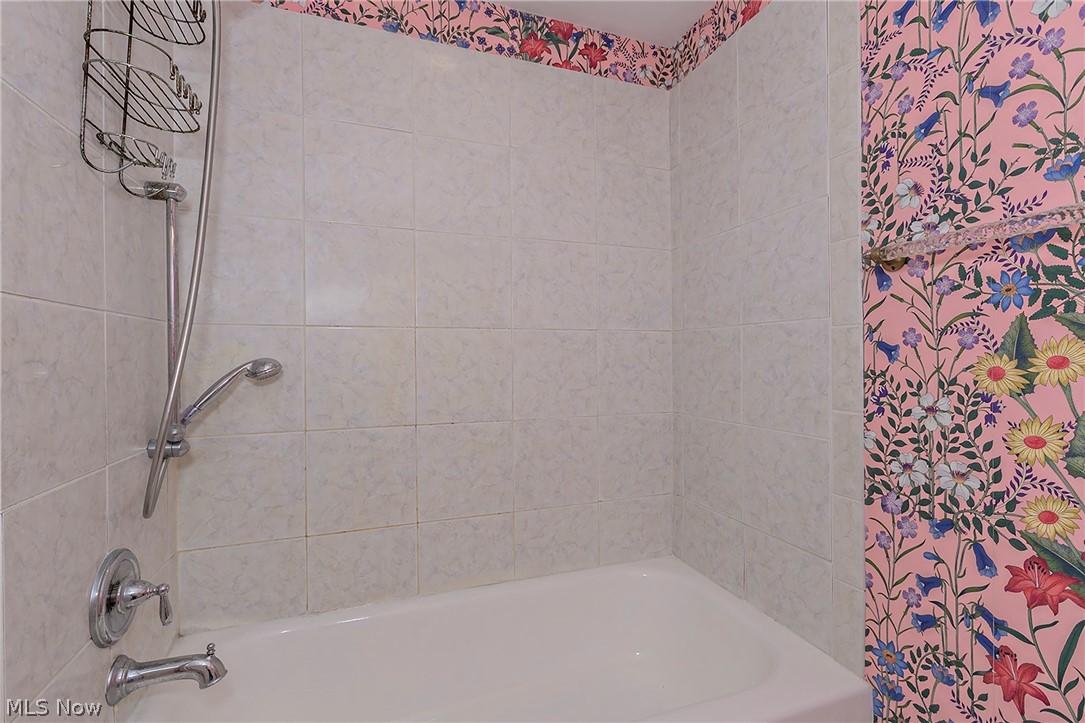 15879 Hemlock Road Chagrin Falls, OH 44022 - Photo 16 of 47
