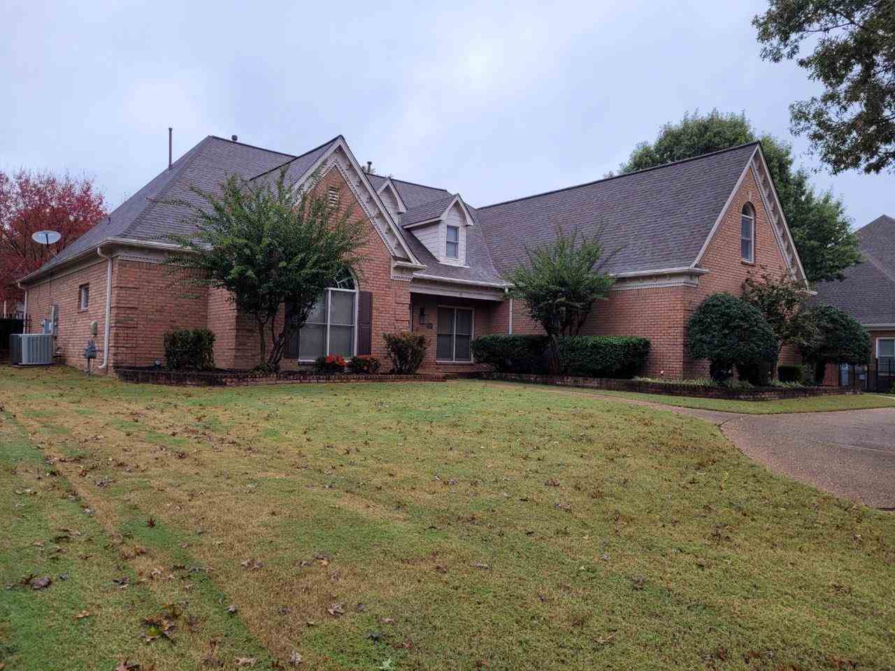 536 Estanaula Road Collierville, TN 38017 - Photo 2 of 25 a front view of house with a garden