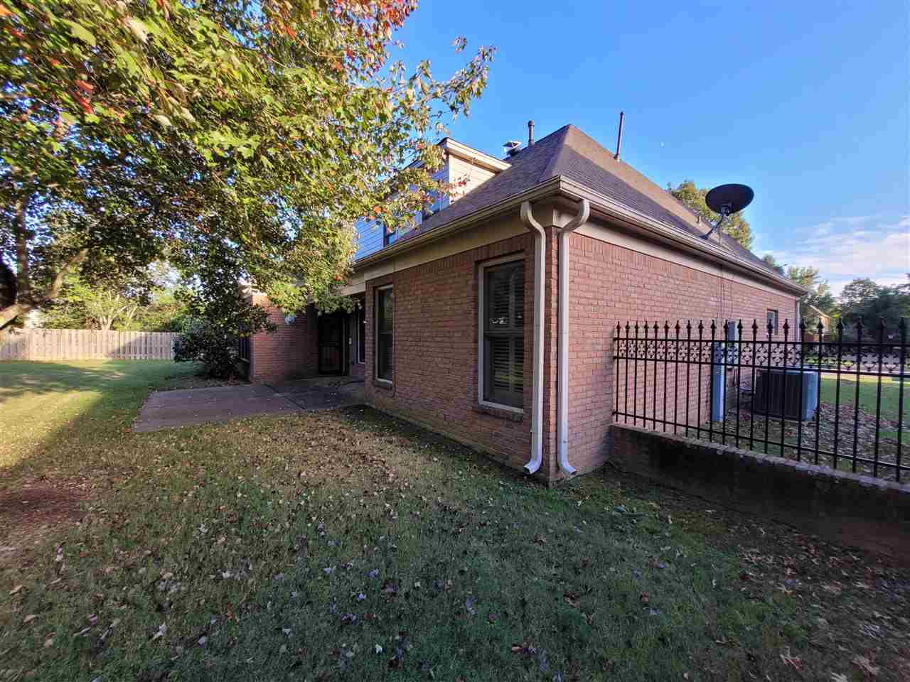 536 Estanaula Road Collierville, TN 38017 - Photo 6 of 25 a view of a house with a yard