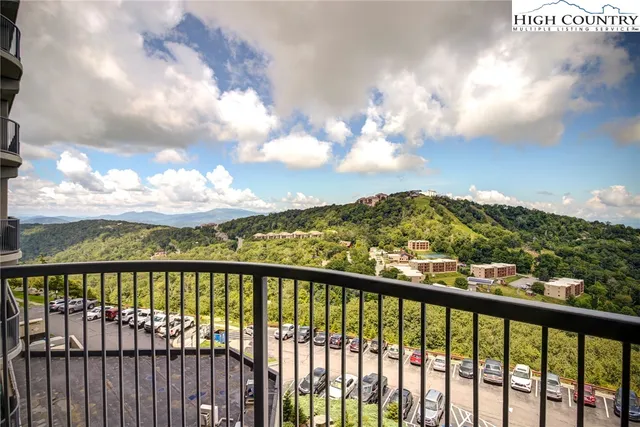 $234,000 | 303 Sugar Top Drive, Unit 2413, Sugar Mountain, NC 28604