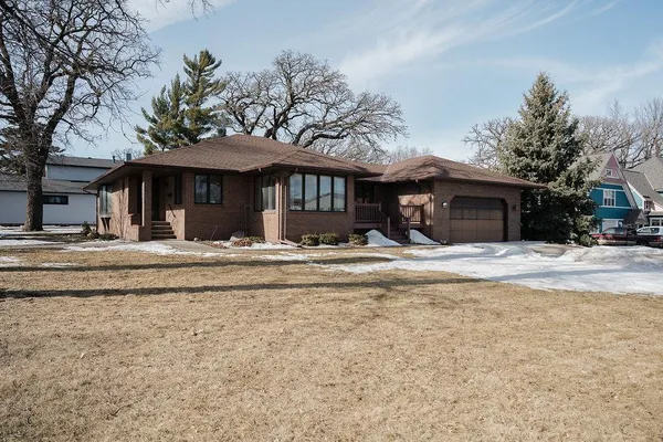 $300,000 | 208 West 6th Street, Blue Earth, MN 56013