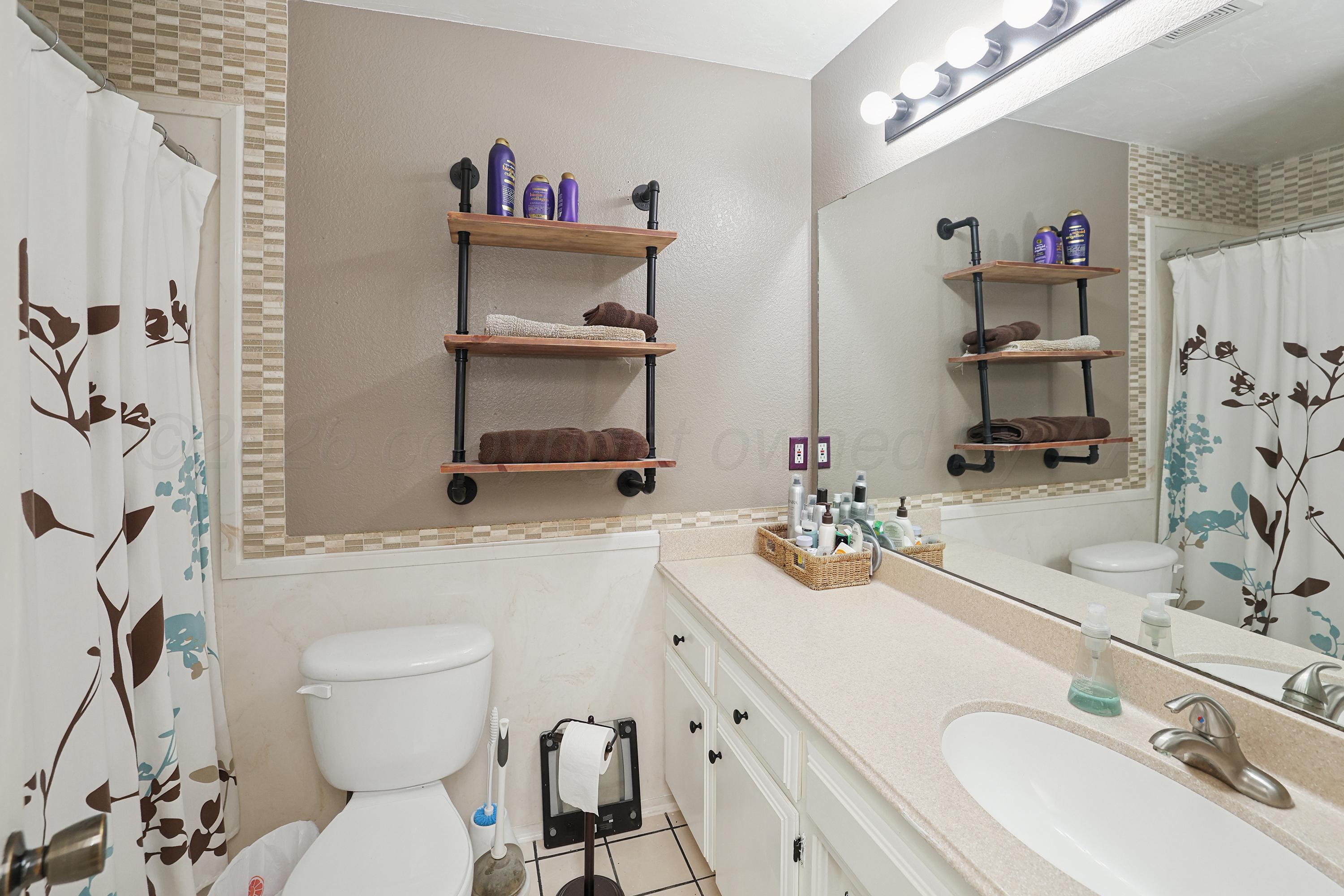 4207 Relatta Avenue Amarillo, TX 79110 - Photo 11 of 19 16-Primary Bath