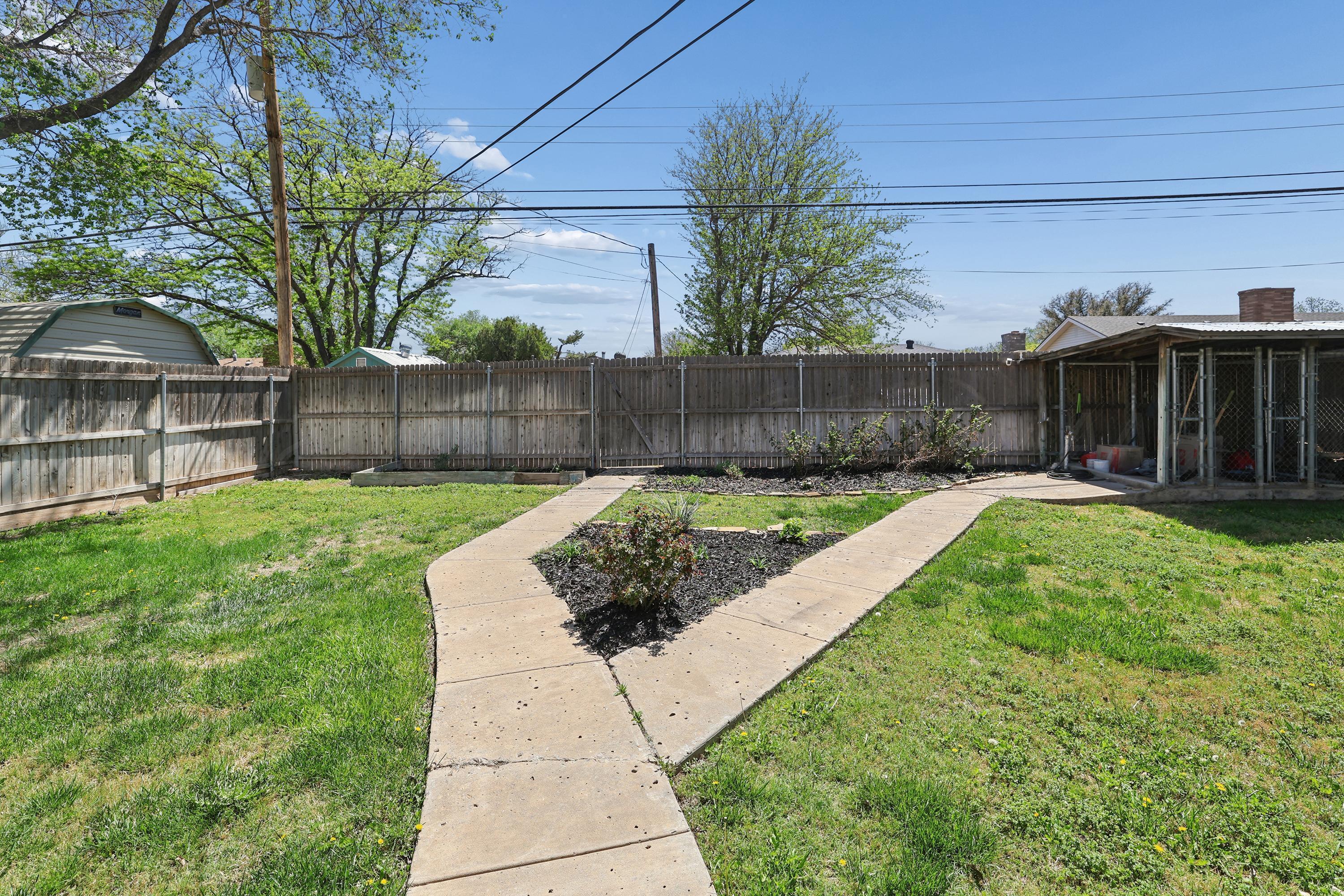4207 Relatta Avenue Amarillo, TX 79110 - Photo 18 of 19 28-Backyard Landscaping