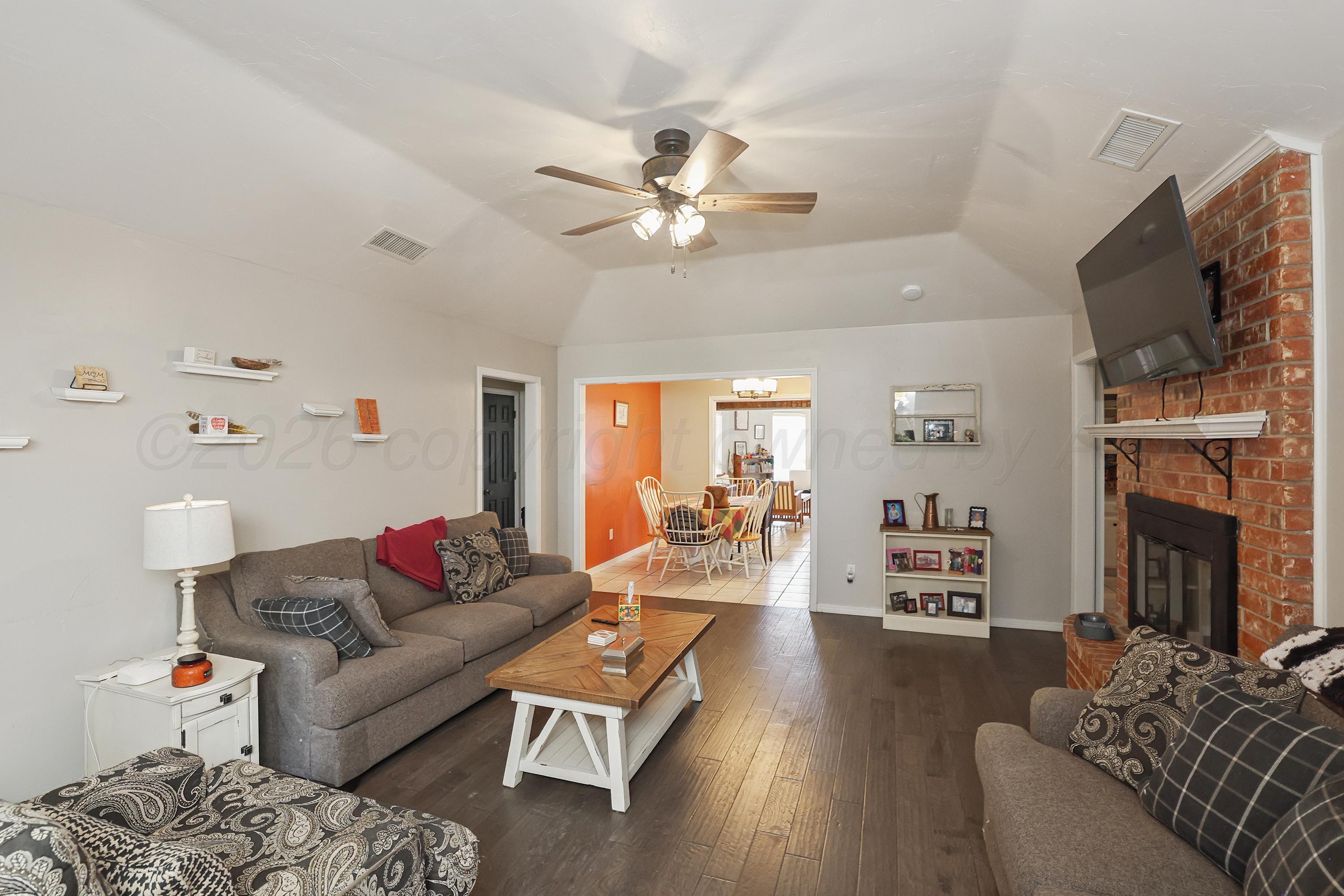 4207 Relatta Avenue Amarillo, TX 79110 - Photo 4 of 19 5-Living Area