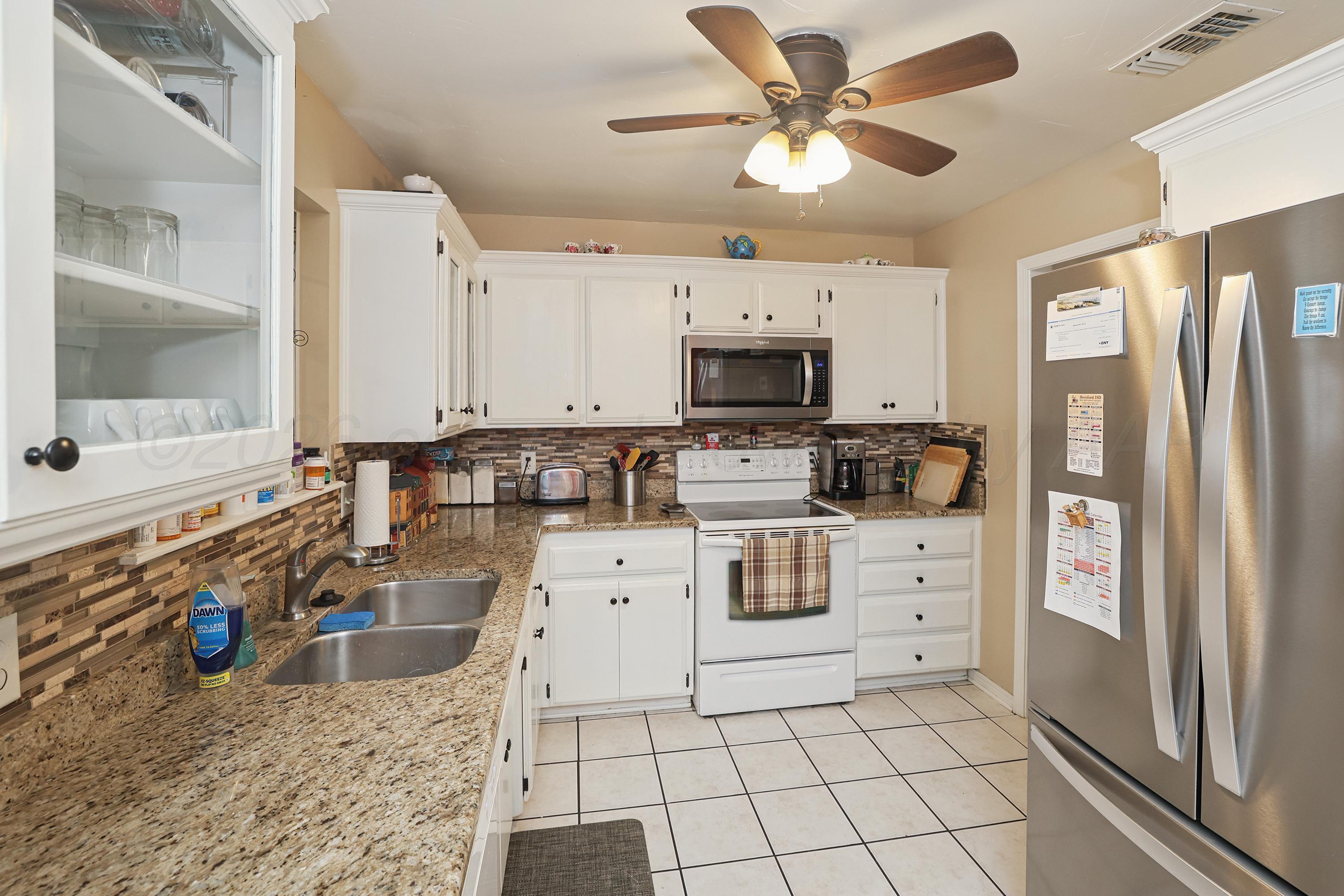 4207 Relatta Avenue Amarillo, TX 79110 - Photo 5 of 19 9-Kitchen