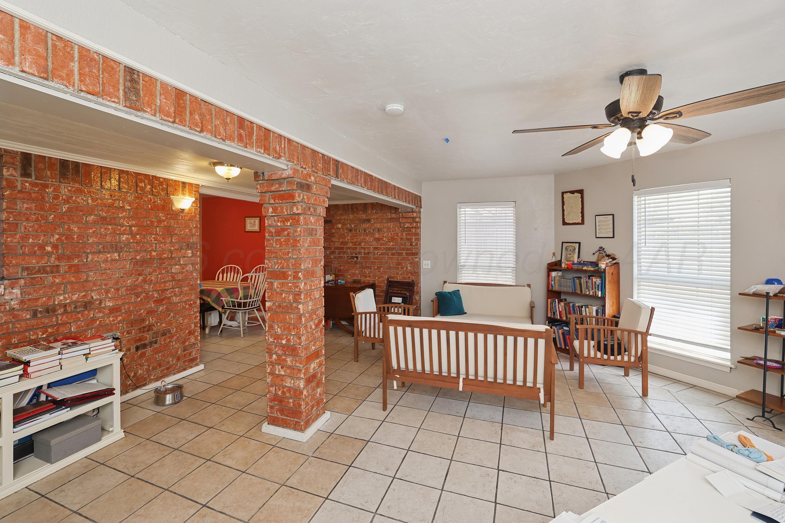 4207 Relatta Avenue Amarillo, TX 79110 - Photo 7 of 19 11-Sunroom