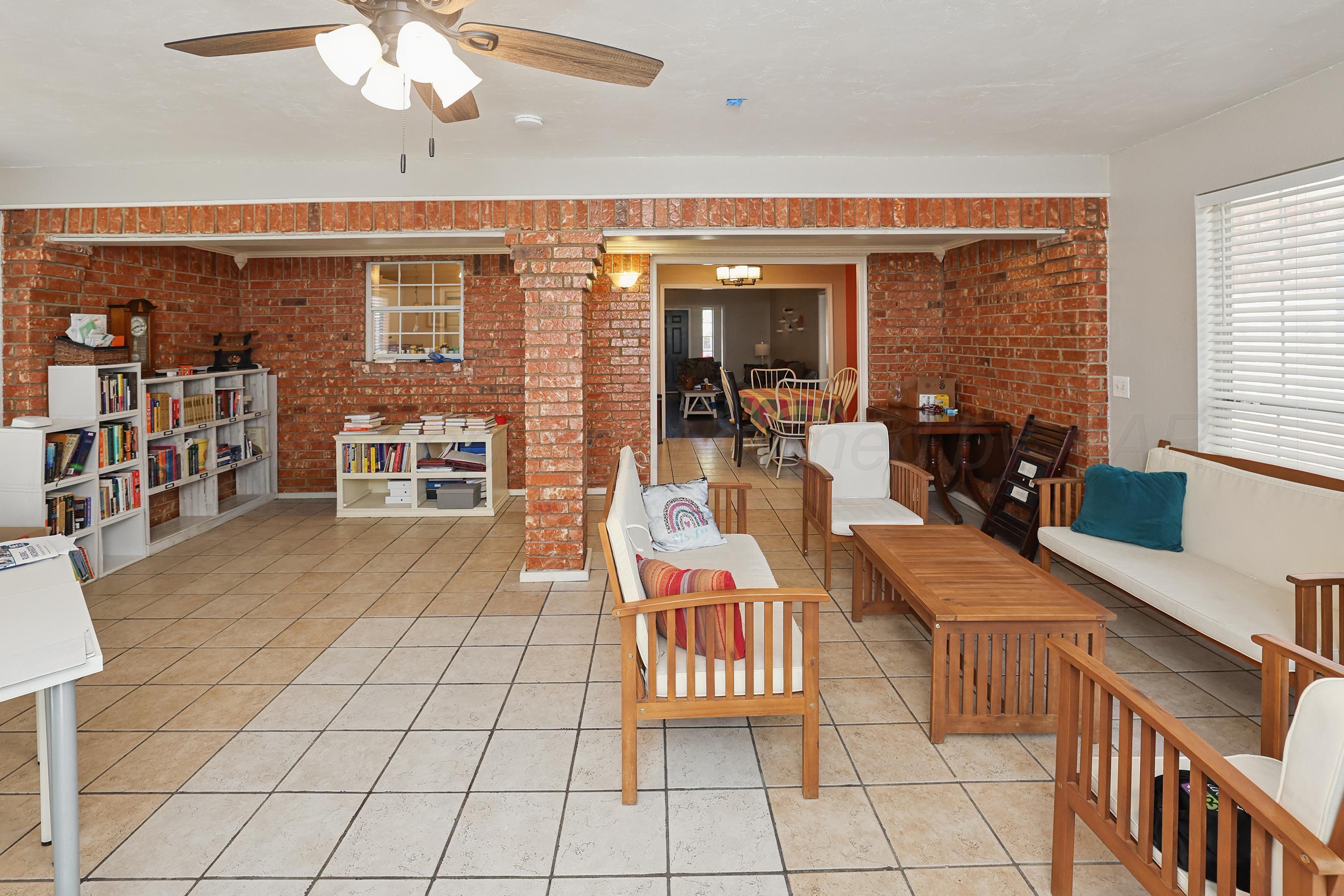 4207 Relatta Avenue Amarillo, TX 79110 - Photo 8 of 19 13-Sunroom
