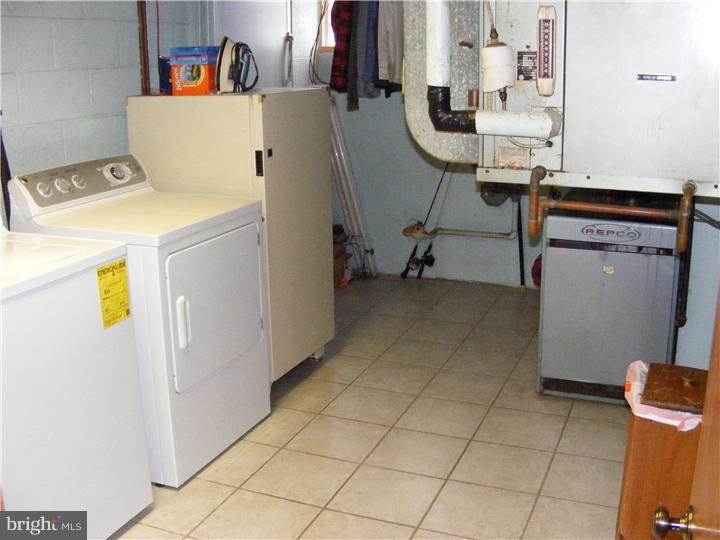 12407 Medford Road Philadelphia, PA 19154 - Photo 6 of 22 Laundry Room