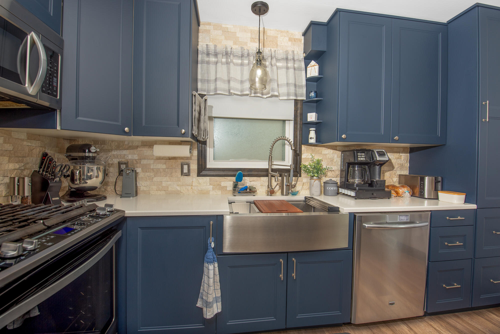 4132 Lasalle Street Racine, WI 53402 - Photo 5 of 21 Stainless steel appliances and farmhouse sink