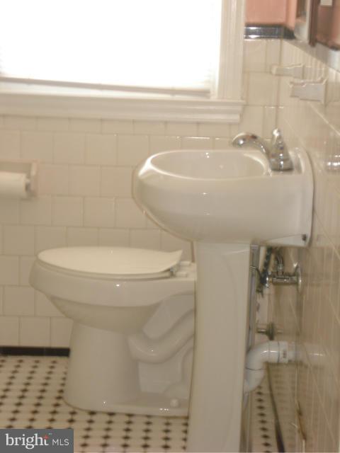 2007 Crestview Road Baltimore, MD 21239 - Photo 7 of 11 Bath