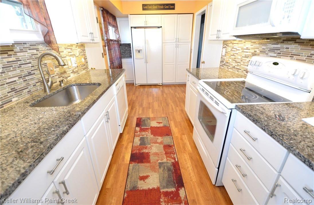 263 Booth Road Troy, MI 48085 - Photo 9 of 67 DSC_1328.JPG