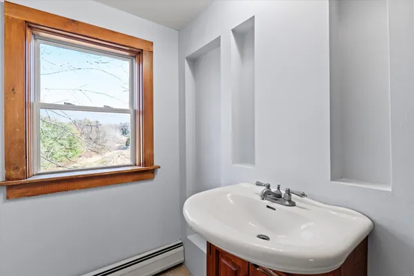 $575,000 | 177 Winnicutt Road, Stratham, NH 03885