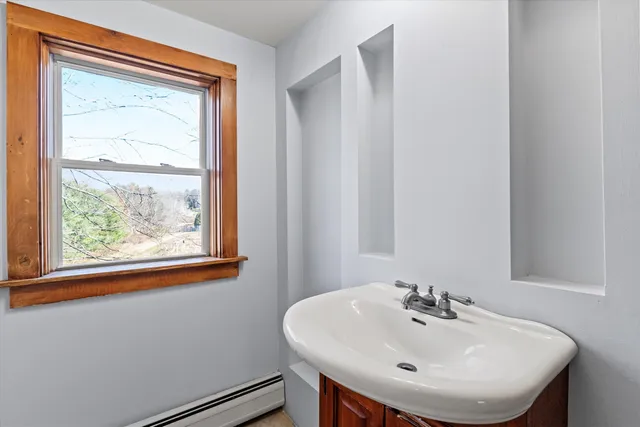 $600,000 | 177 Winnicutt Road, Stratham, NH 03885