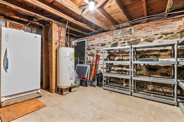 $575,000 | 177 Winnicutt Road, Stratham, NH 03885