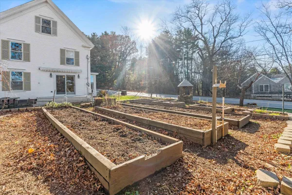 $575,000 | 177 Winnicutt Road, Stratham, NH 03885