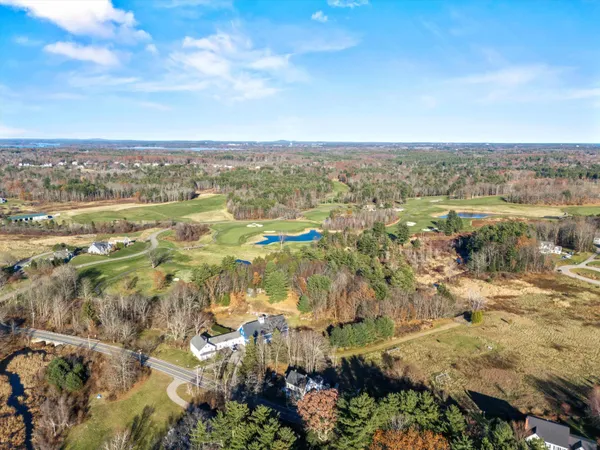 $575,000 | 177 Winnicutt Road, Stratham, NH 03885