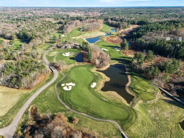 $575,000 | 177 Winnicutt Road, Stratham, NH 03885