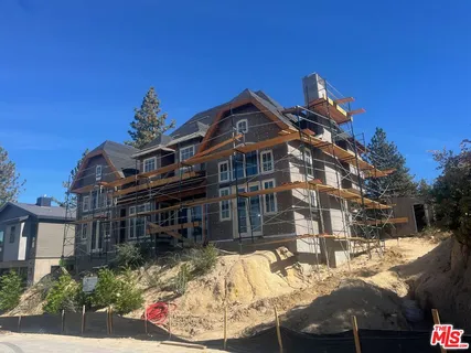 a house view with a outdoor space