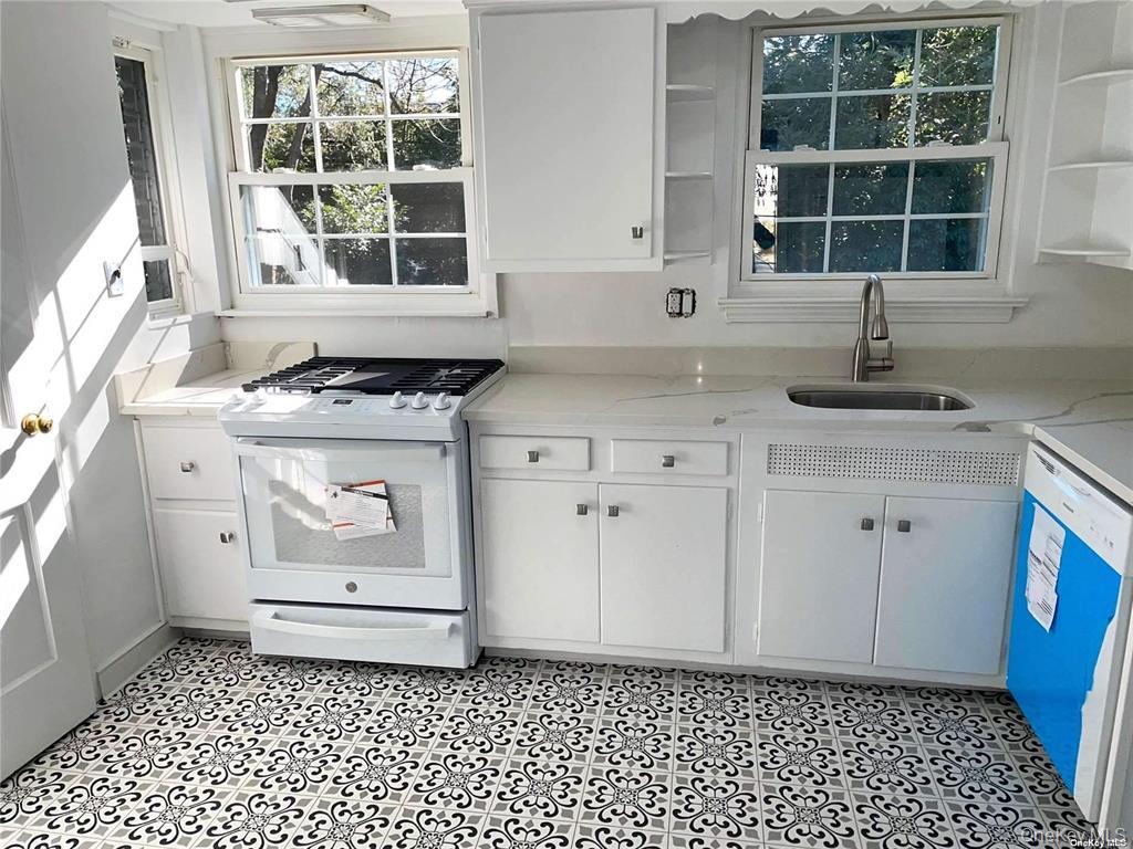 106 Trumbull Road Manhasset, NY 11030 - Photo 13 of 27