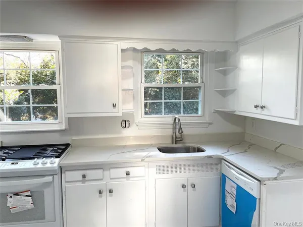 $6,900 | 106 Trumbull Road, Manhasset, NY 11030