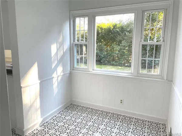 $6,900 | 106 Trumbull Road, Manhasset, NY 11030