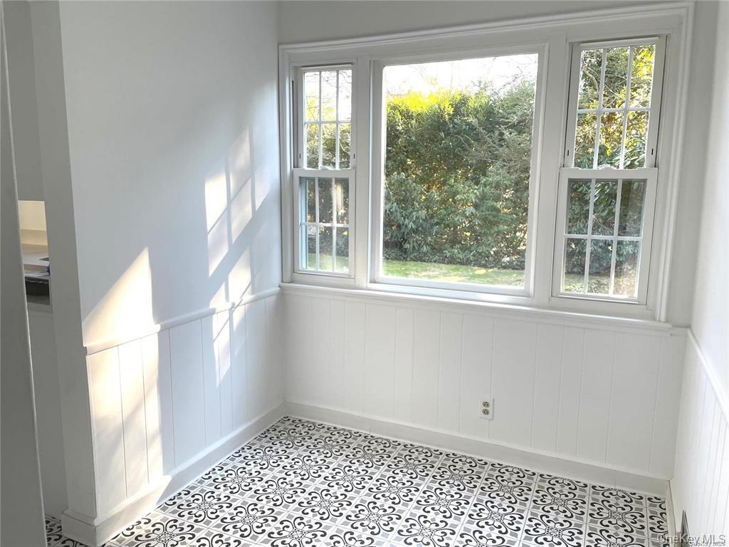 106 Trumbull Road Manhasset, NY 11030 - Photo 15 of 27