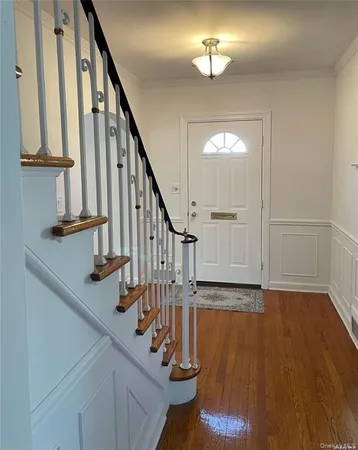 $6,900 | 106 Trumbull Road, Manhasset, NY 11030