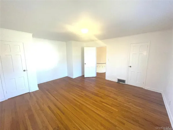 $6,900 | 106 Trumbull Road, Manhasset, NY 11030