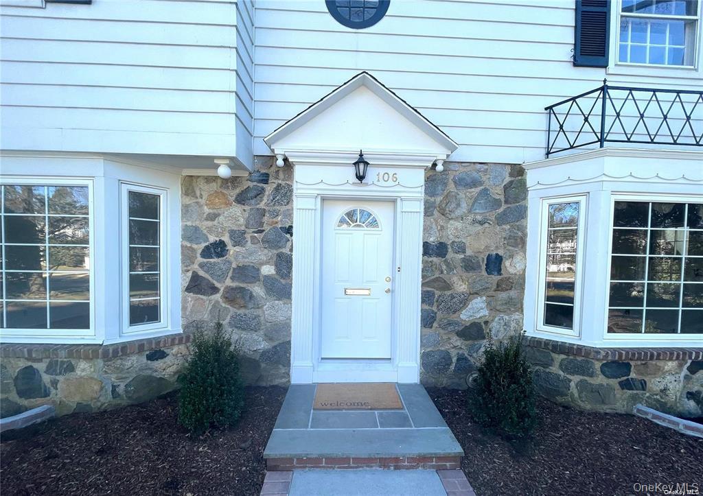 106 Trumbull Road Manhasset, NY 11030 - Photo 2 of 27