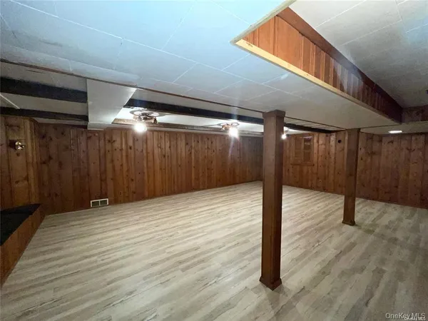 $6,900 | 106 Trumbull Road, Manhasset, NY 11030