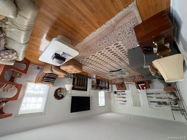 106 Trumbull Road Manhasset, NY 11030 - Photo 3 of 27