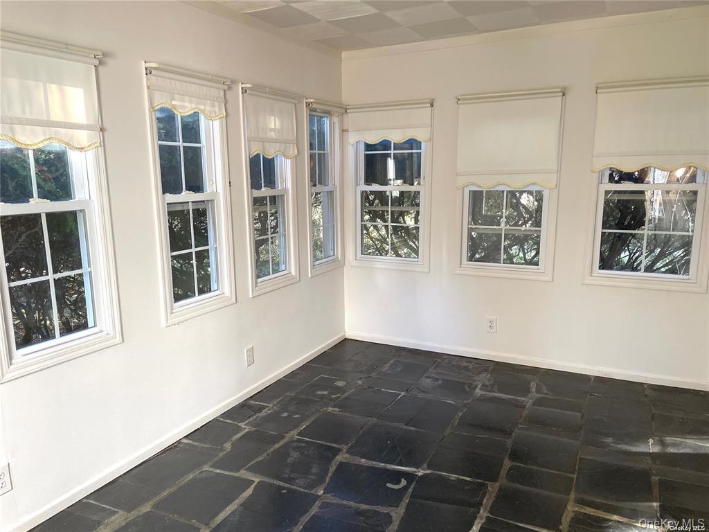 106 Trumbull Road Manhasset, NY 11030 - Photo 6 of 27