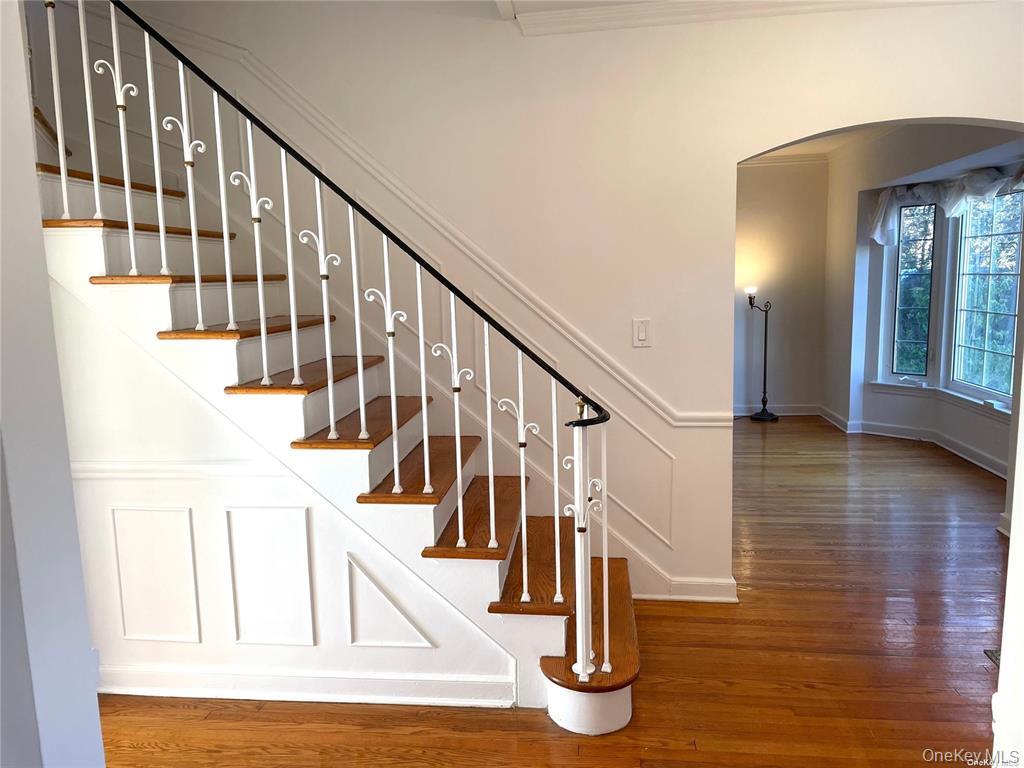 106 Trumbull Road Manhasset, NY 11030 - Photo 10 of 27