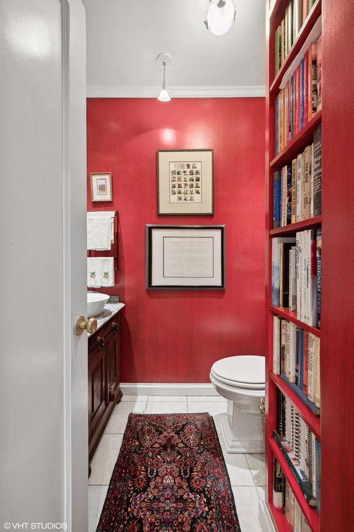 20 East Cedar Street, Unit 6E Chicago, IL 60611 - Photo 31 of 35 a room with bookshelf and book shelf