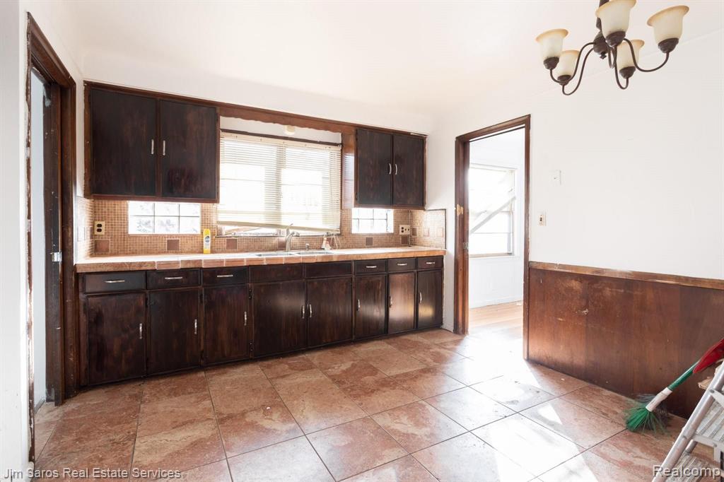 18440 Burt Road Detroit, MI 48219 - Photo 4 of 5