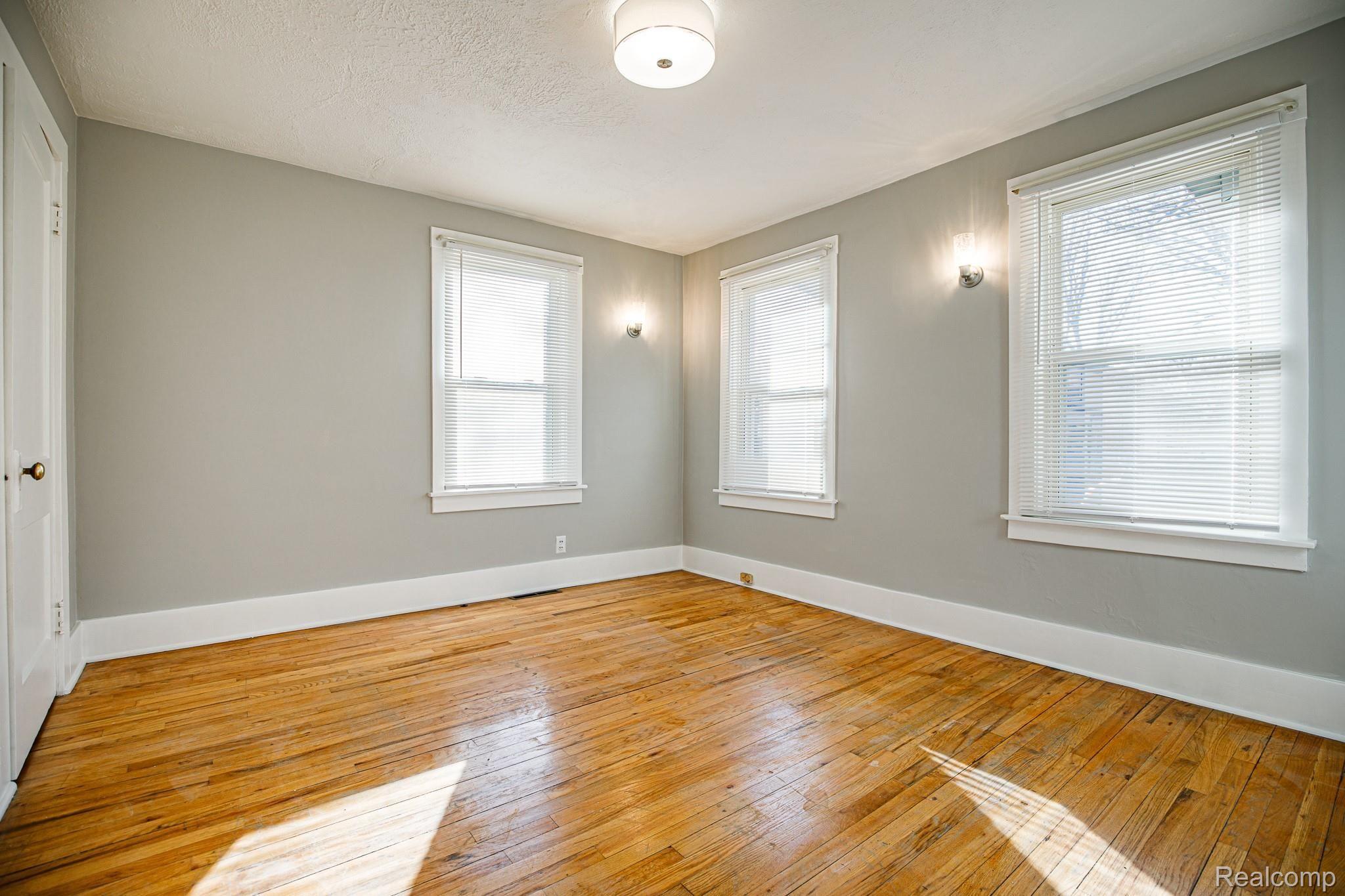336 Stratford Road Ferndale, MI 48220 - Photo 6 of 29 463A9263.jpg