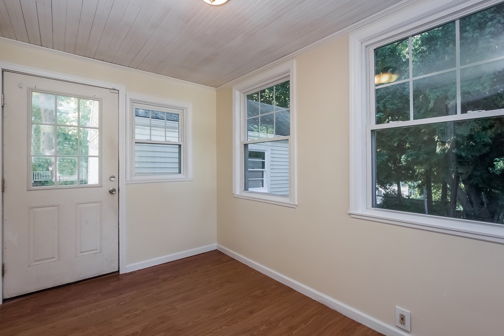 116 Narragansett Street Springfield, MA 01107 - Photo 8 of 24 Gallery Image 8