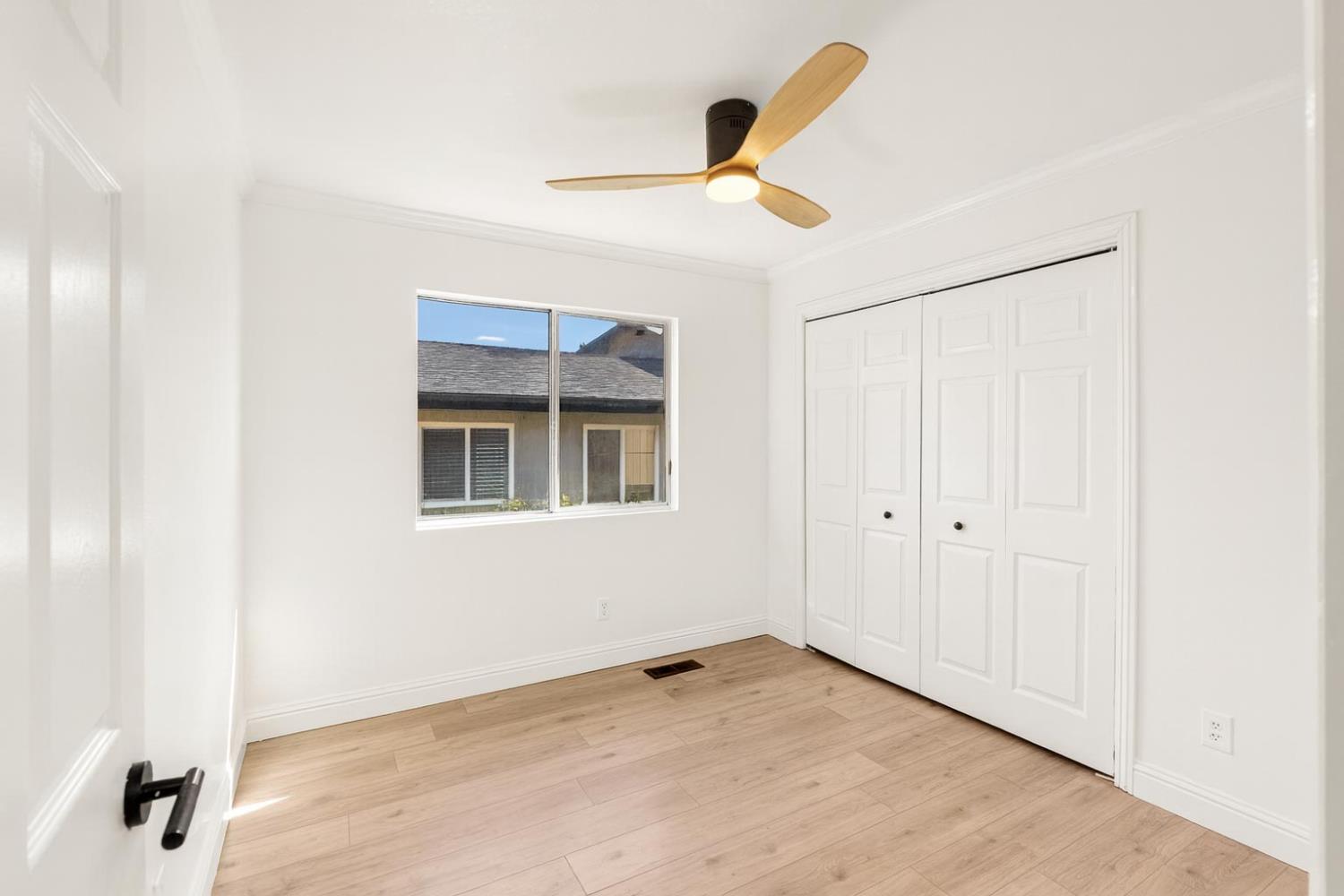 24626 Oro Valley Road Auburn, CA 95602 - Photo 29 of 54 a view of empty room with ceiling fan