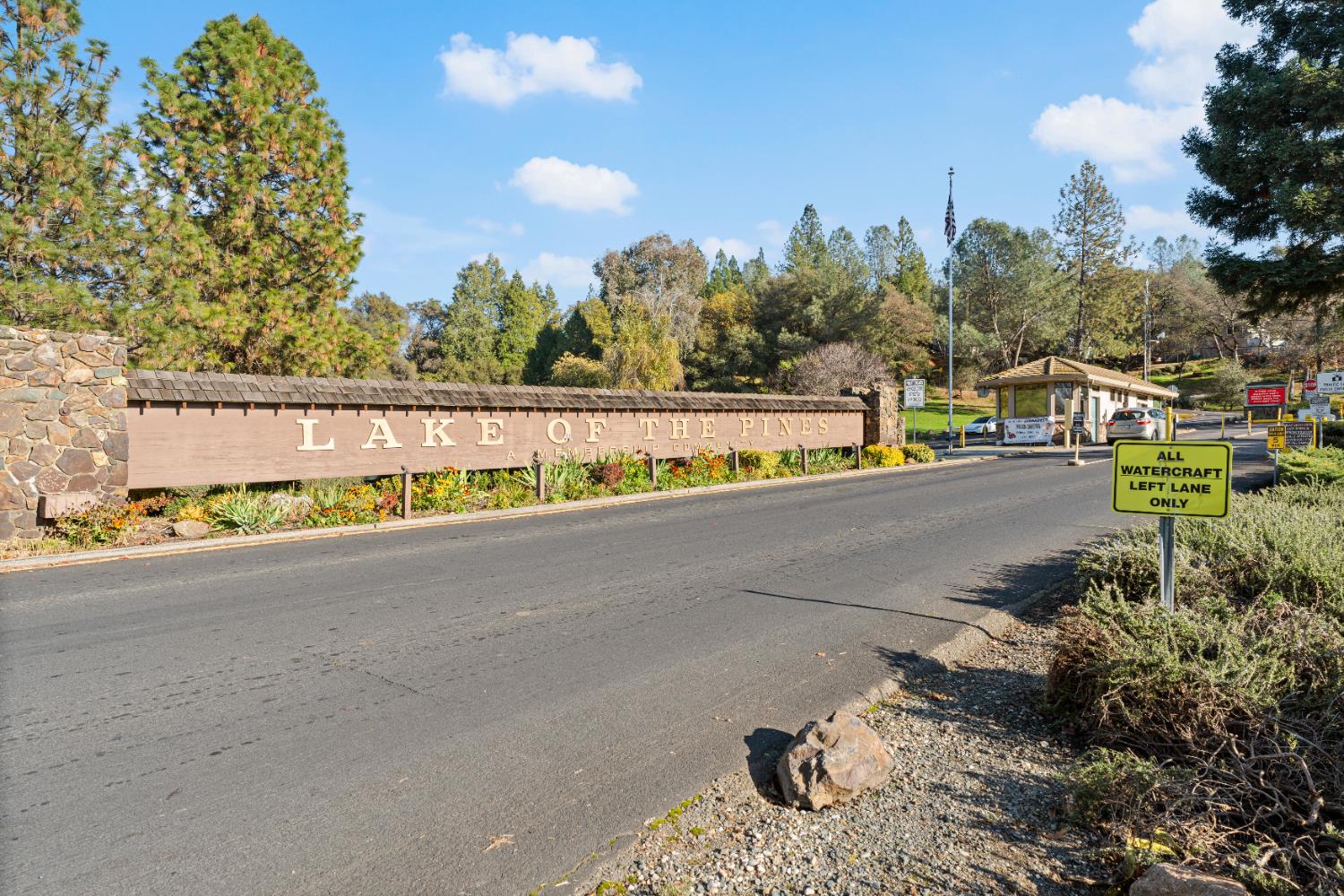 24626 Oro Valley Road Auburn, CA 95602 - Photo 49 of 54 a view of a city street