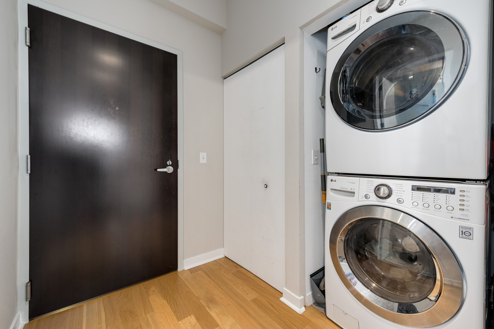303 West Ohio Street, Unit 1807 Chicago, IL 60654 - Photo 14 of 29