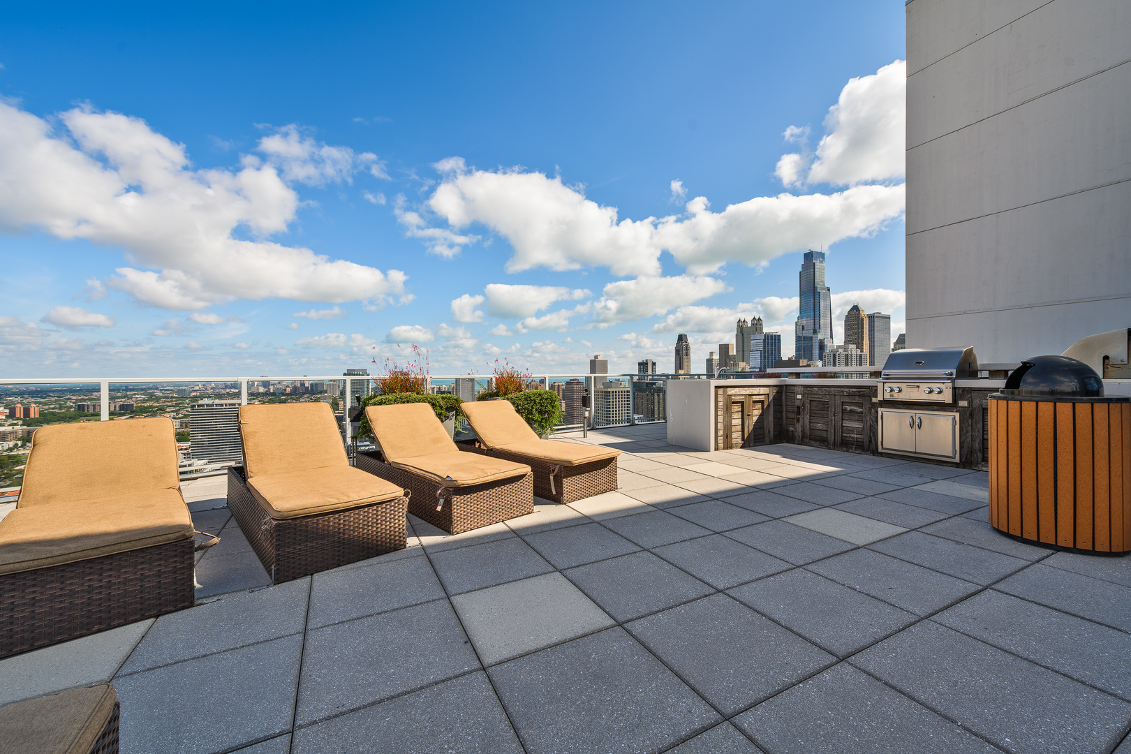 303 West Ohio Street, Unit 1807 Chicago, IL 60654 - Photo 20 of 29