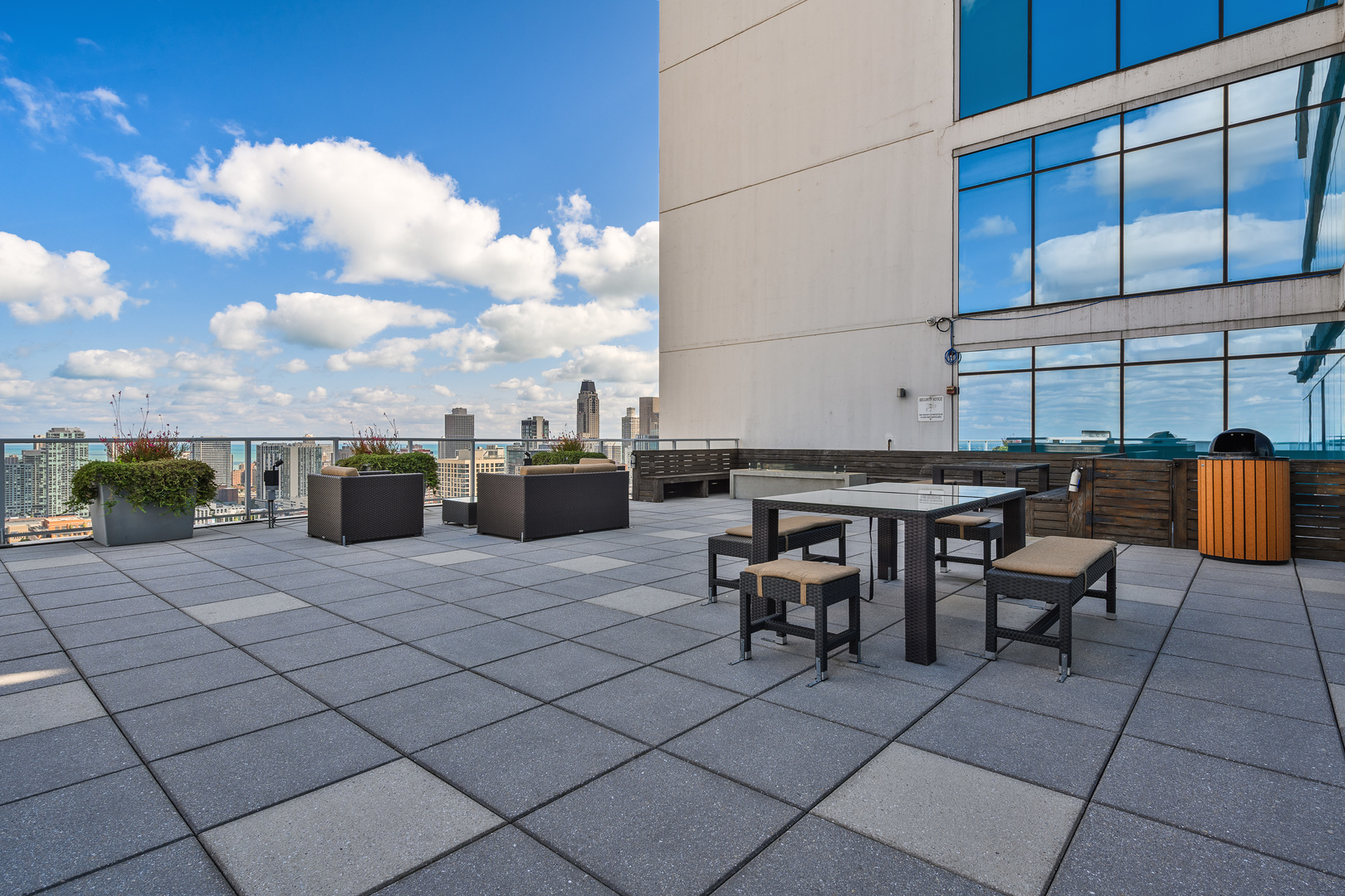 303 West Ohio Street, Unit 1807 Chicago, IL 60654 - Photo 21 of 29