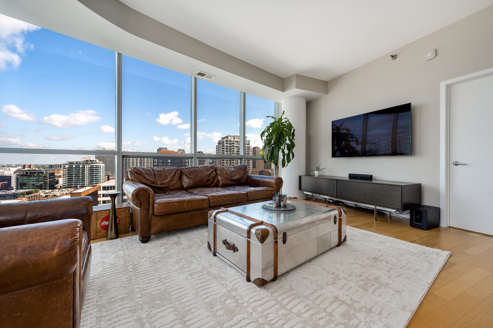 303 West Ohio Street, Unit 1807 Chicago, IL 60654 - Photo 3 of 29