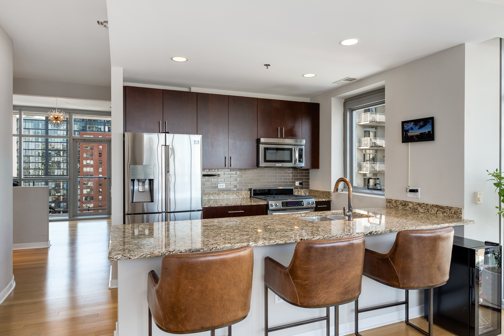 303 West Ohio Street, Unit 1807 Chicago, IL 60654 - Photo 6 of 29
