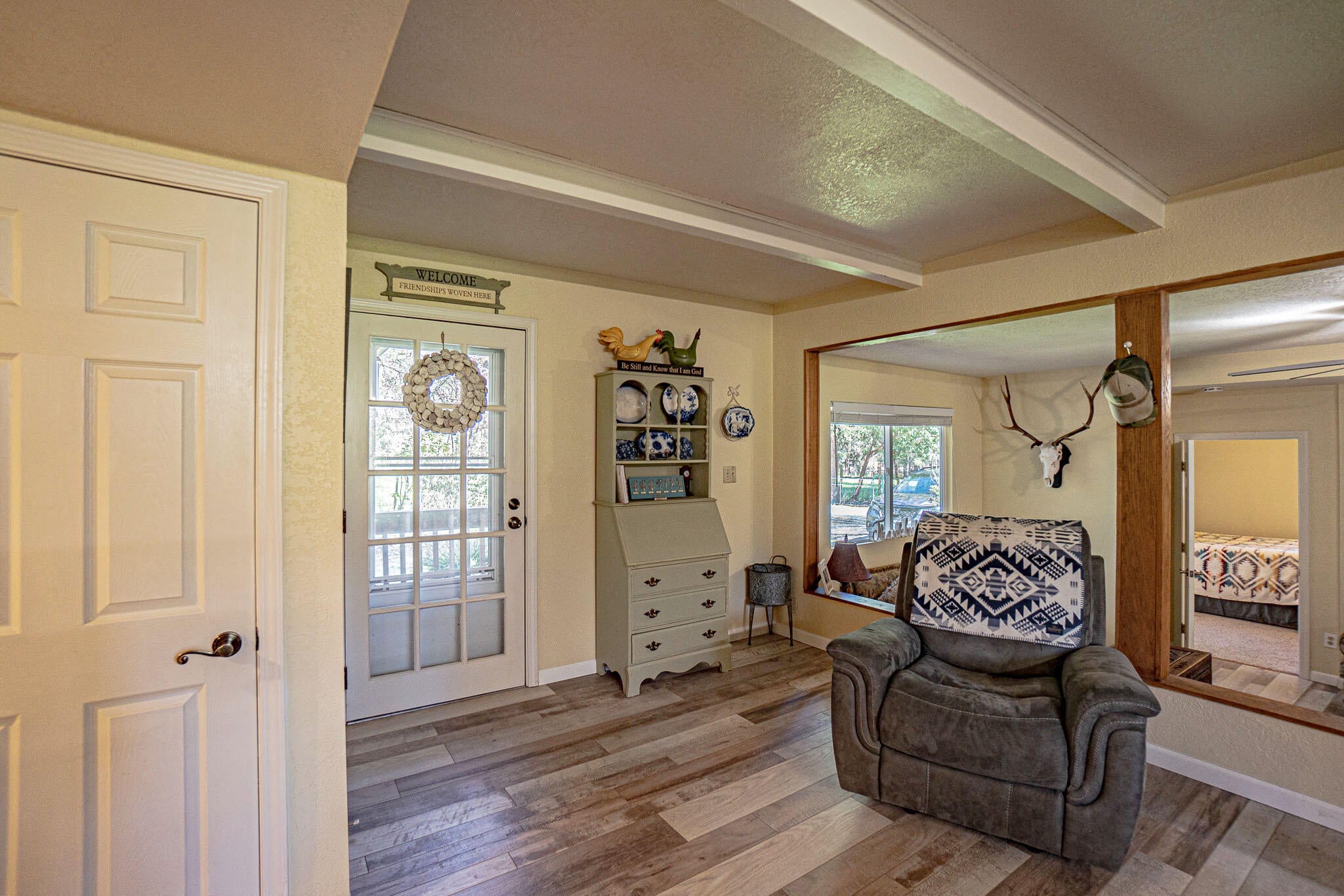 1035 Minthorne Road Rogue River, OR 97537 - Photo 3 of 41 Entry thru dining area