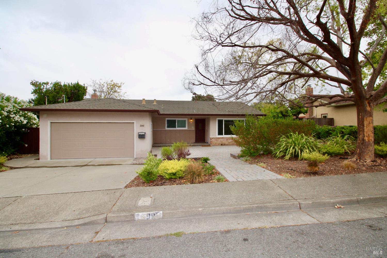 599 Tamarack Drive San Rafael, CA 94903 - Photo 9 of 20 front view of a house
