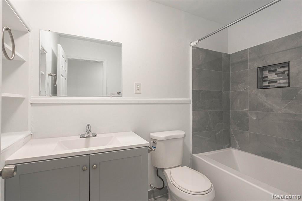2475 South Commerce Road, Unit 3 Wolverine Lake, MI 48390 - Photo 31 of 37 Gallery Image 31