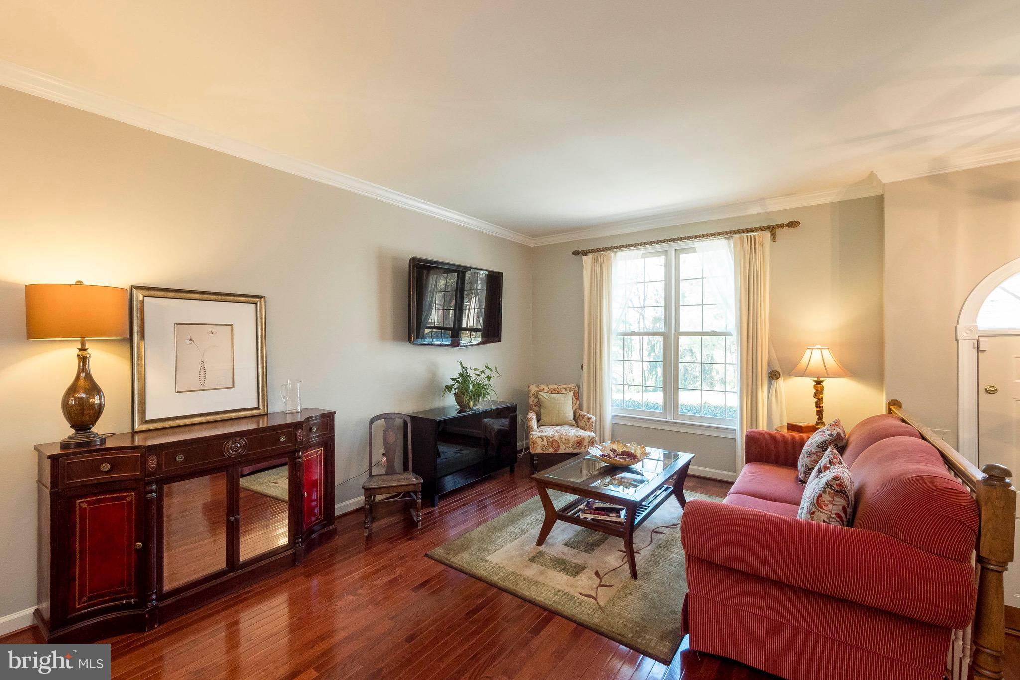 3655 Ransom Place Alexandria, VA 22306 - Photo 5 of 24 Living Room
