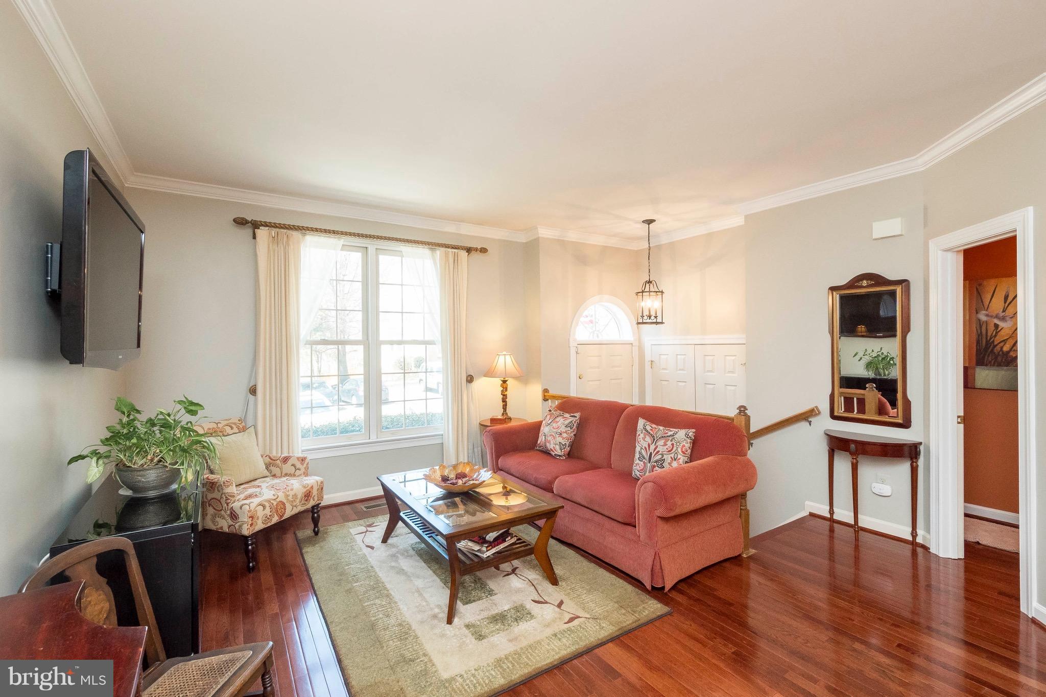 3655 Ransom Place Alexandria, VA 22306 - Photo 6 of 24 Living Room