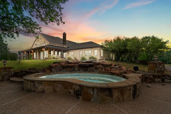 $899,950 | 4016 Farm To Market Road 811, Centerville, TX 75833